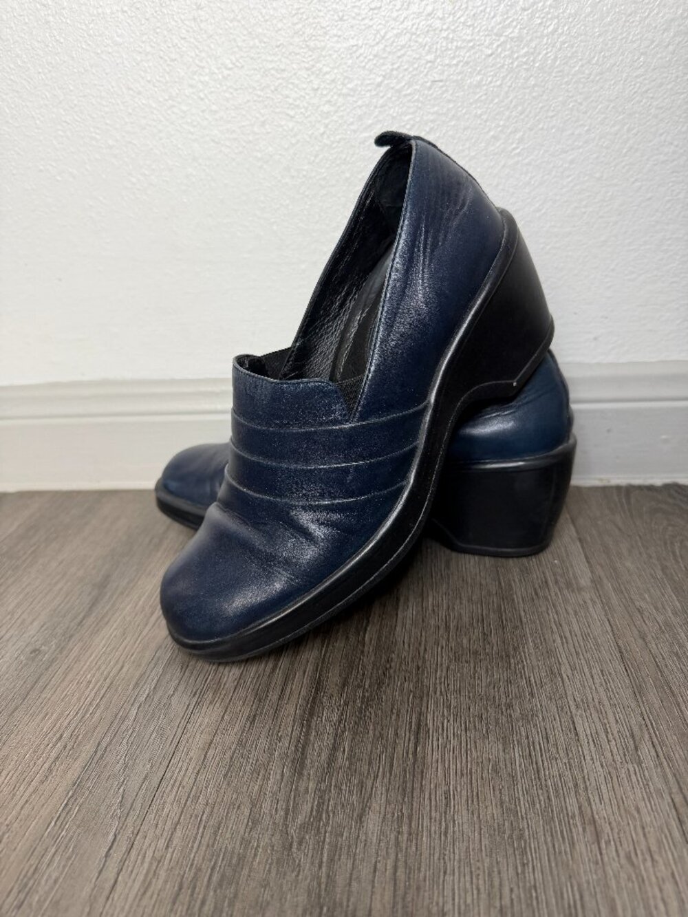 Dansko Aubrey Women’s Clogs Blue Leather Pleated Slip-On EU 37 US 6.5–7